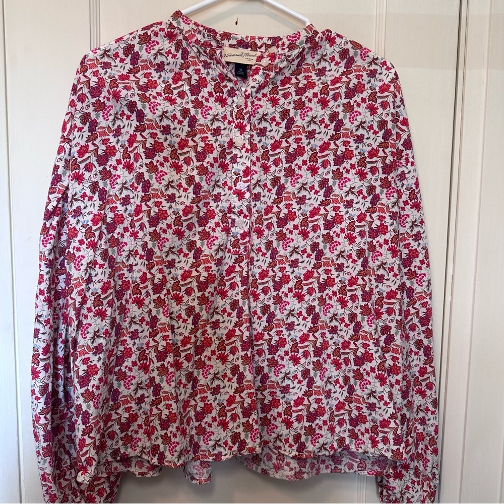 Universal Thread Oversized, Cropped, Red/Pink/White Floral, Button V-Neck Blouse